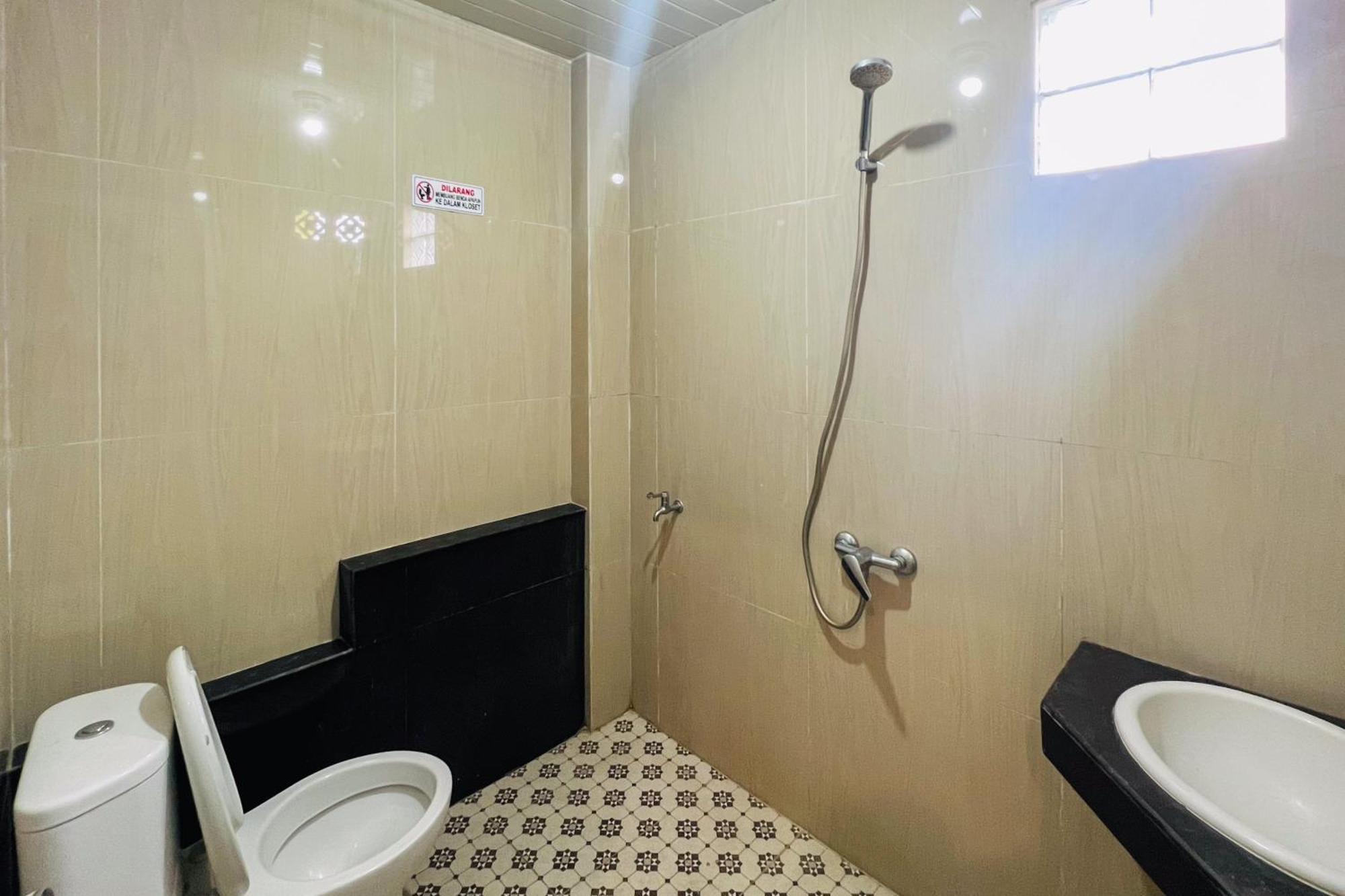 Teratai Residence Mitra Reddoorz 메단 외부 사진